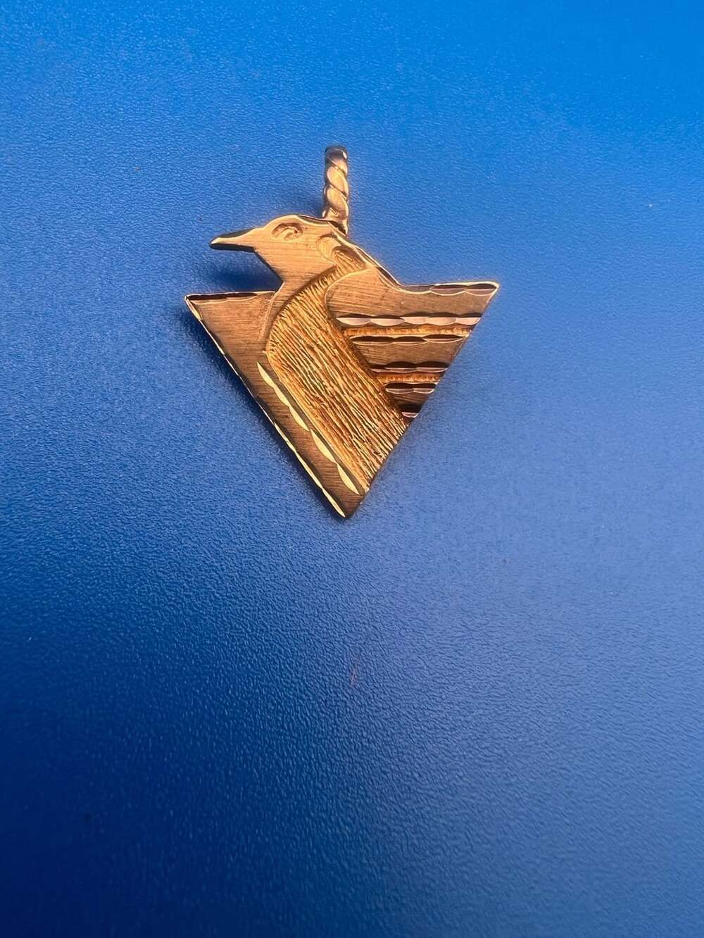 Vintage 14K Yellow Gold Pittsburgh Penguins Hockey NHL Pendant Charm
